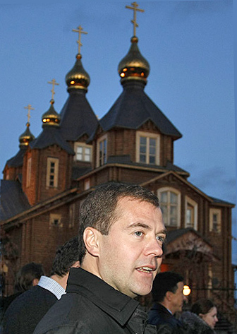 File:Дмитрий Медведев у кафедрального собора Святой Живоначальной Троицы.jpg