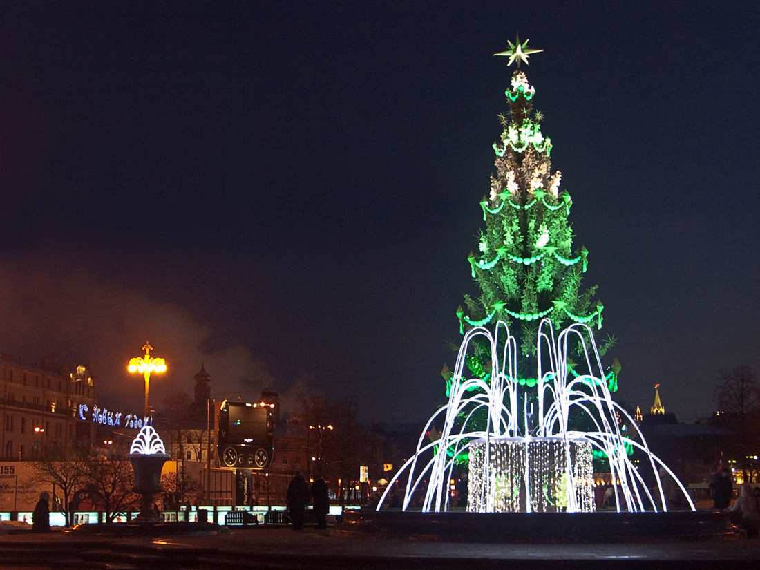 О ели москва. Елка на театральной площади в Москве. Театральная площадь новый год. Театральная площадь Москва новый год.