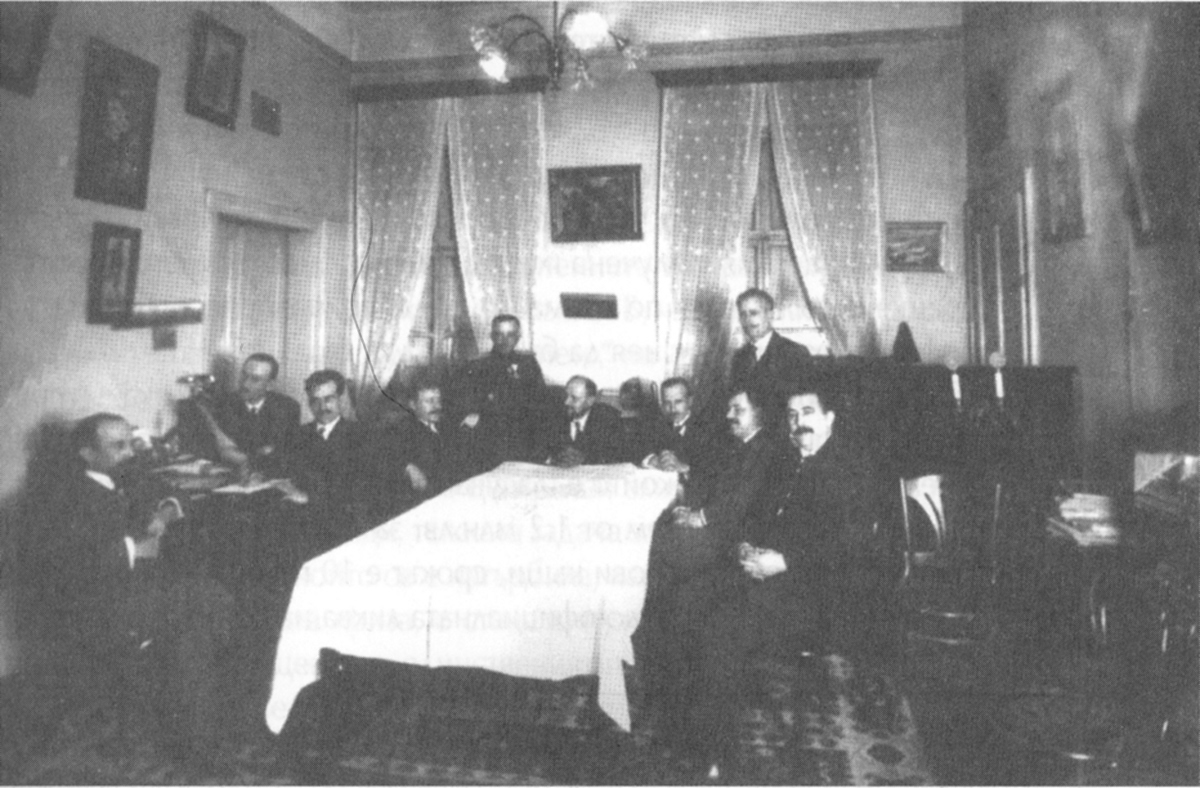 https://upload.wikimedia.org/wikipedia/commons/7/71/09.06.1923_-_meeting_at_Rusev%27s.jpg