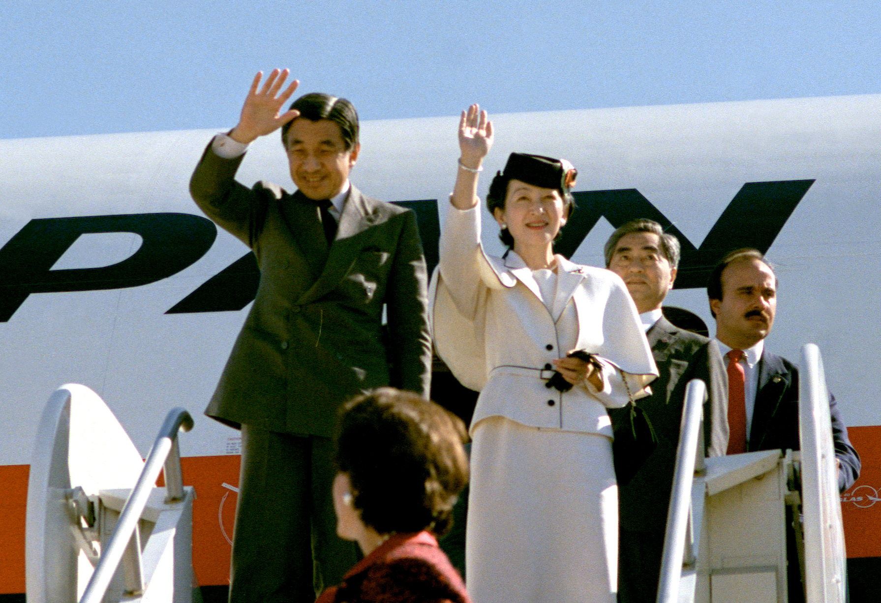 Akihito_and_Michiko_at_Andrews_Air_Force_Base_1987.jpg