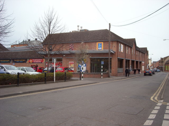 File:Aldi Supermarket, Evesham - geograph.org.uk - 744136.jpg