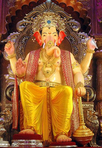 Lalbaugcha Raja 2011 wallpaper by Nology - Download on ZEDGE™ | 76c7