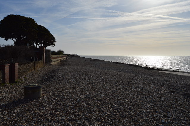 File:Beach at Aldwick - geograph.org.uk - 4568498.jpg