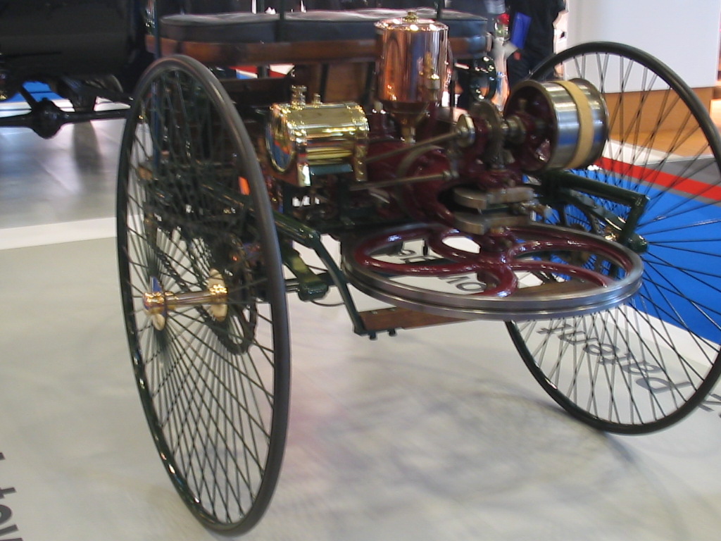 Бенц википедия. Вид снизу Benz Patent-Motorwagen.