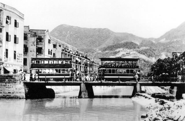 File:Bridge over Bowrington Canal in the 1920s.jpg