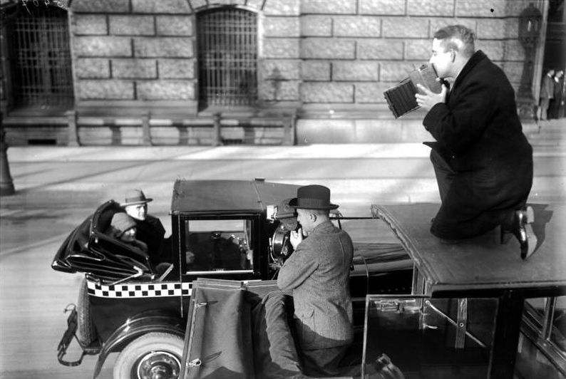 File:Bundesarchiv Bild 102-05907, Zeitungsphotograf bei der Arbeit1.jpg