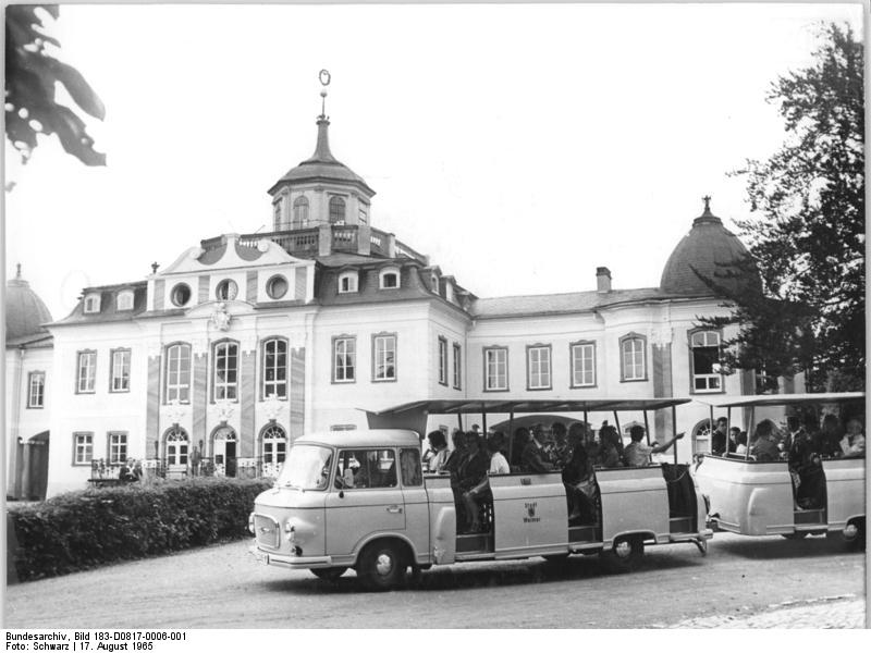 File:Bundesarchiv Bild 183-D0817-0006-001, Weimar, Schloss Belvedere, Minibus.jpg