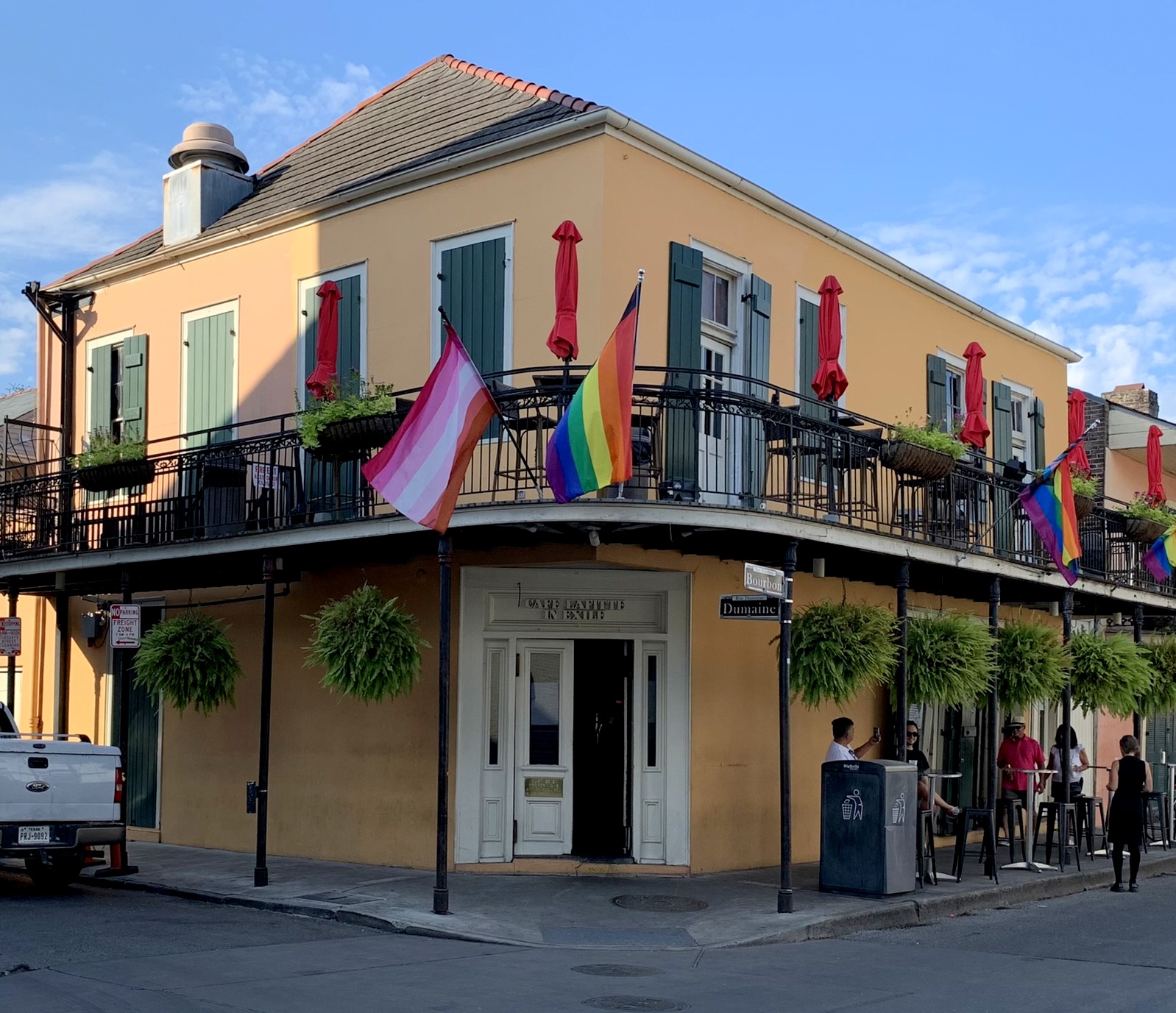 Lesbian bar - Wikipedia