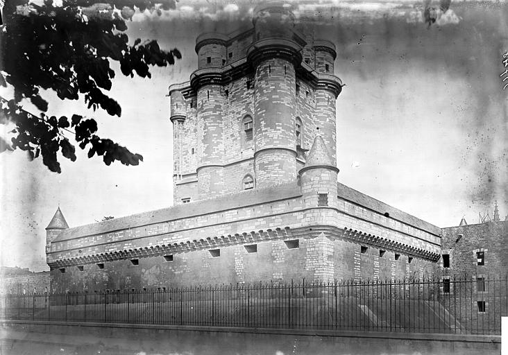 File:Château - Donjon - Vincennes - Médiathèque de l'architecture et du patrimoine - APMH00035748.jpg