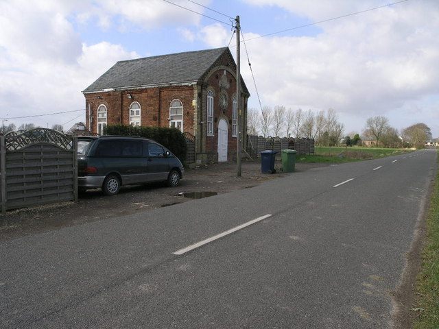 File:Chapel and Fence Panels - geograph.org.uk - 359248.jpg