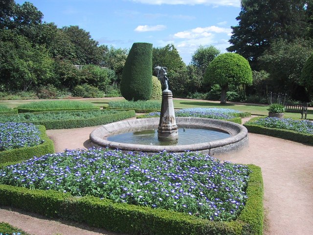 Formal Garden at Crathes Castle - geograph.org.uk - 924191