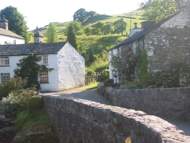 File:Garnett Bridge - Bridge and village - geograph.org.uk - 307133.jpg