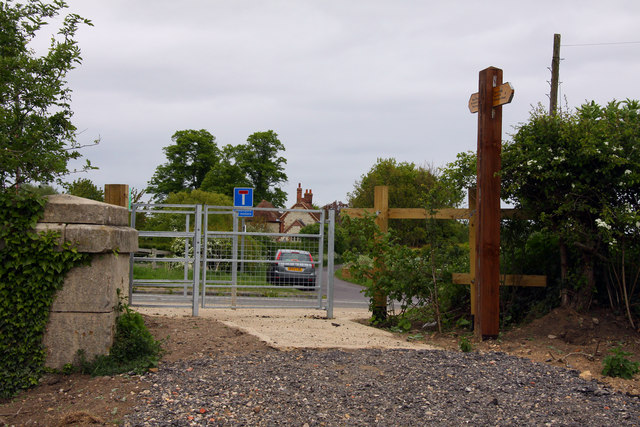 File:Gate on the footpath at Overy - geograph.org.uk - 1295746.jpg