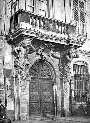 File:Hôtel de Ville (ancien) - Façade sur rue - Portail - Toulon - Médiathèque de l'architecture et du patrimoine - APMH00004290.jpg