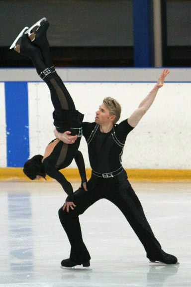 File:Isabelle Delobel & Olivier Schoenfelder Lift 2 - 2007 Europeans.jpg