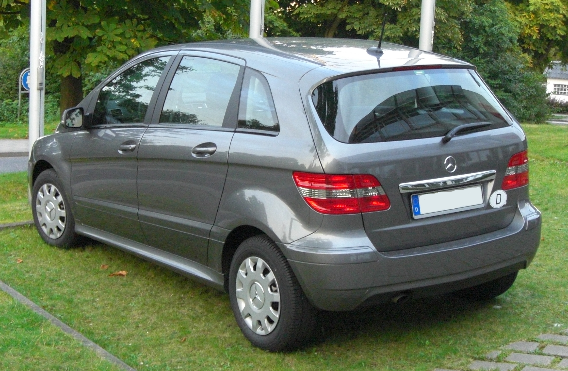 File:Mercedes B-Klasse (W245) rear.jpg - Wikimedia Commons