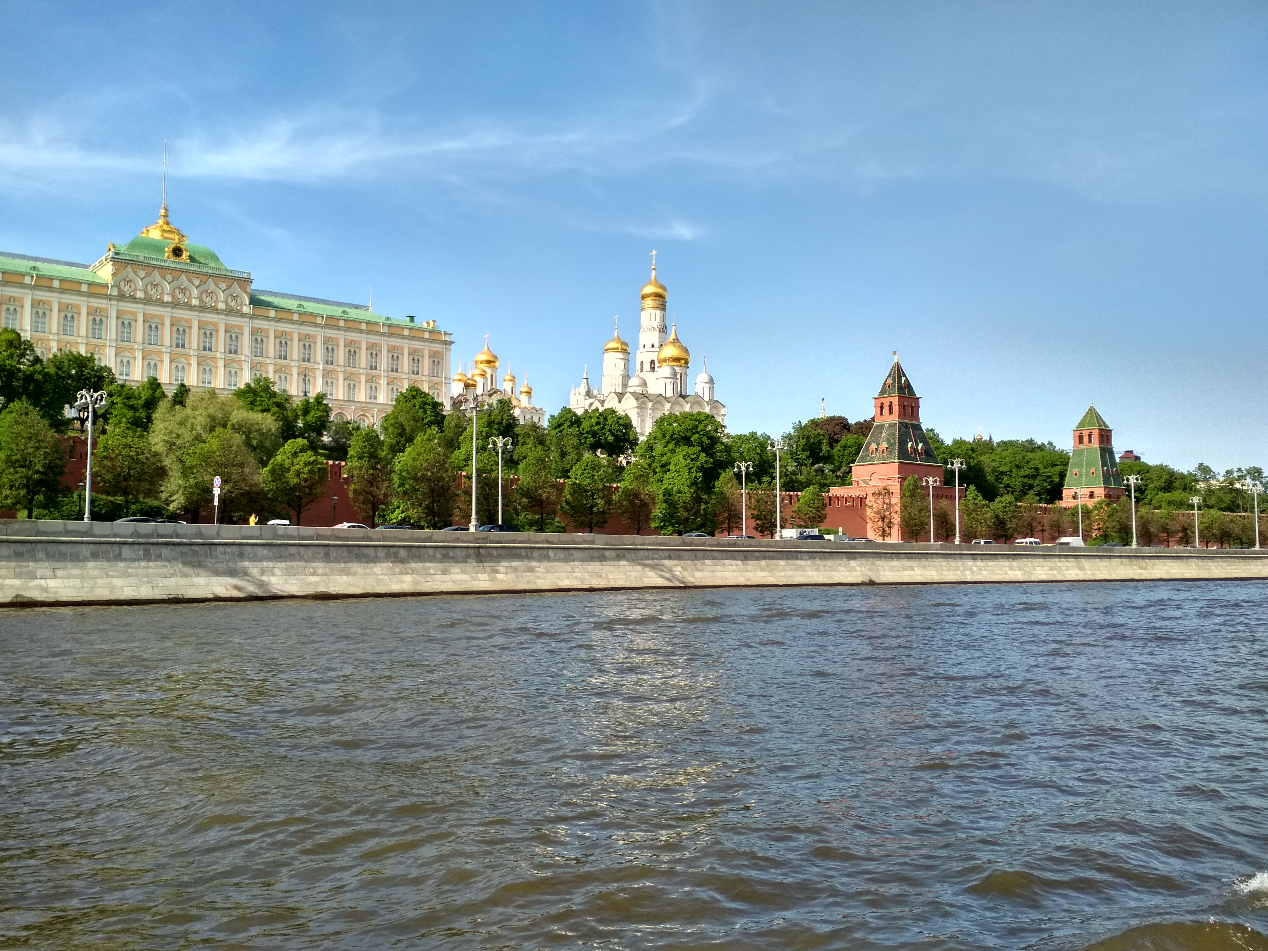 Какая река в москве. Москва Ривер. Реки Москвы. Москва река летом. Московская река.