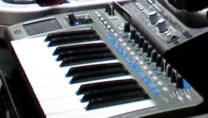 File:Novation Xio-Synth 25 (angled).jpg - Wikimedia Commons