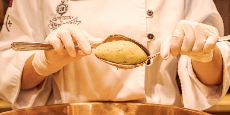 File:Pastel de Bacalhau com Queijo da Serra.jpg