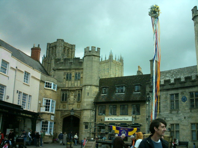 File:Penniless Porch - geograph.org.uk - 163983.jpg