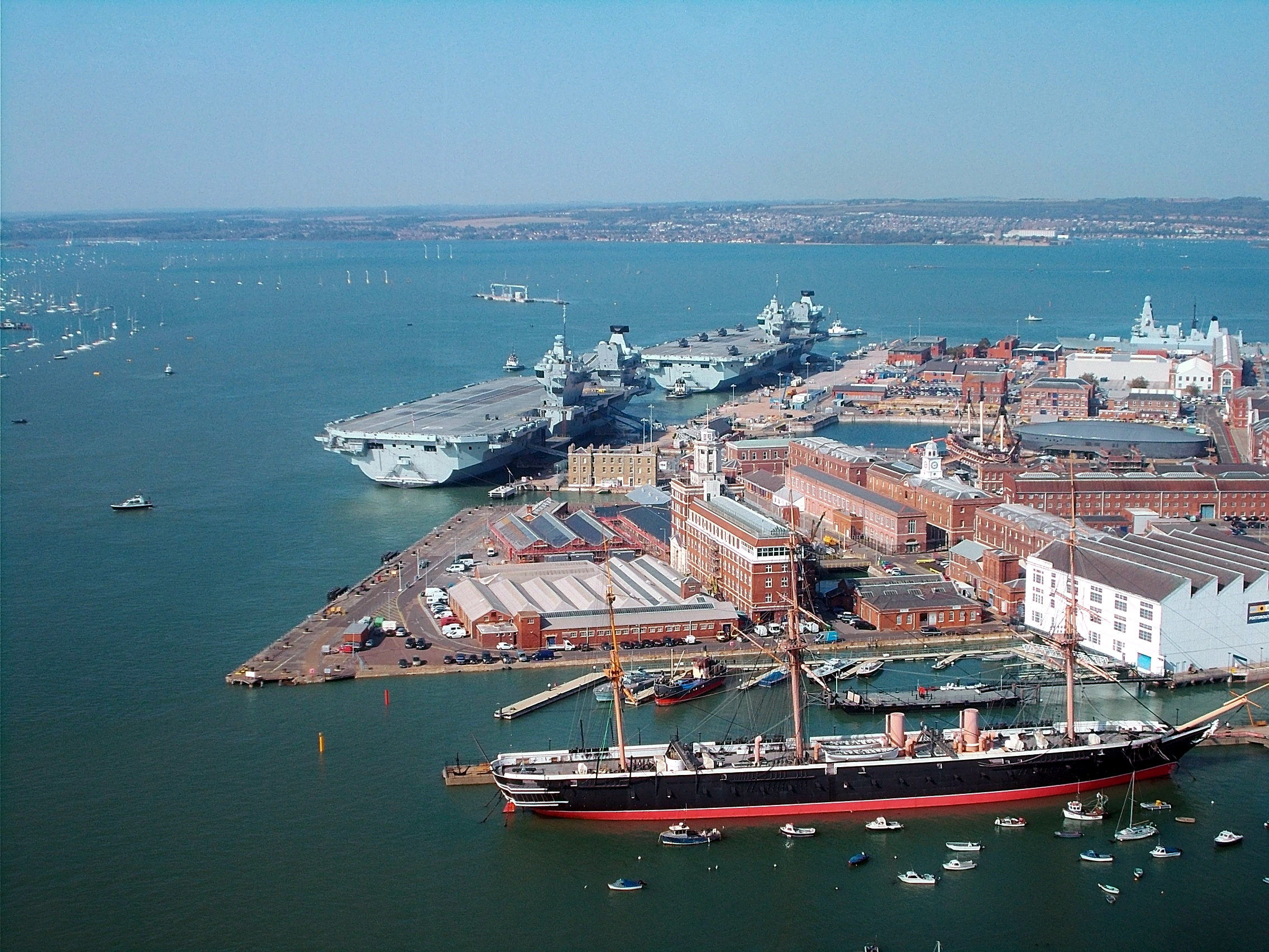 File:Portsmouth (England) naval dockyard.jpg - Wikipedia