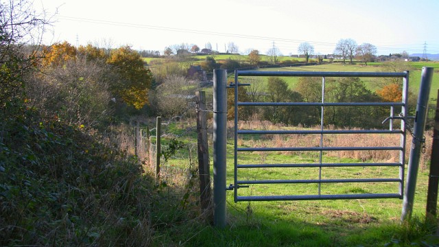 File:Public footpath - geograph.org.uk - 605964.jpg