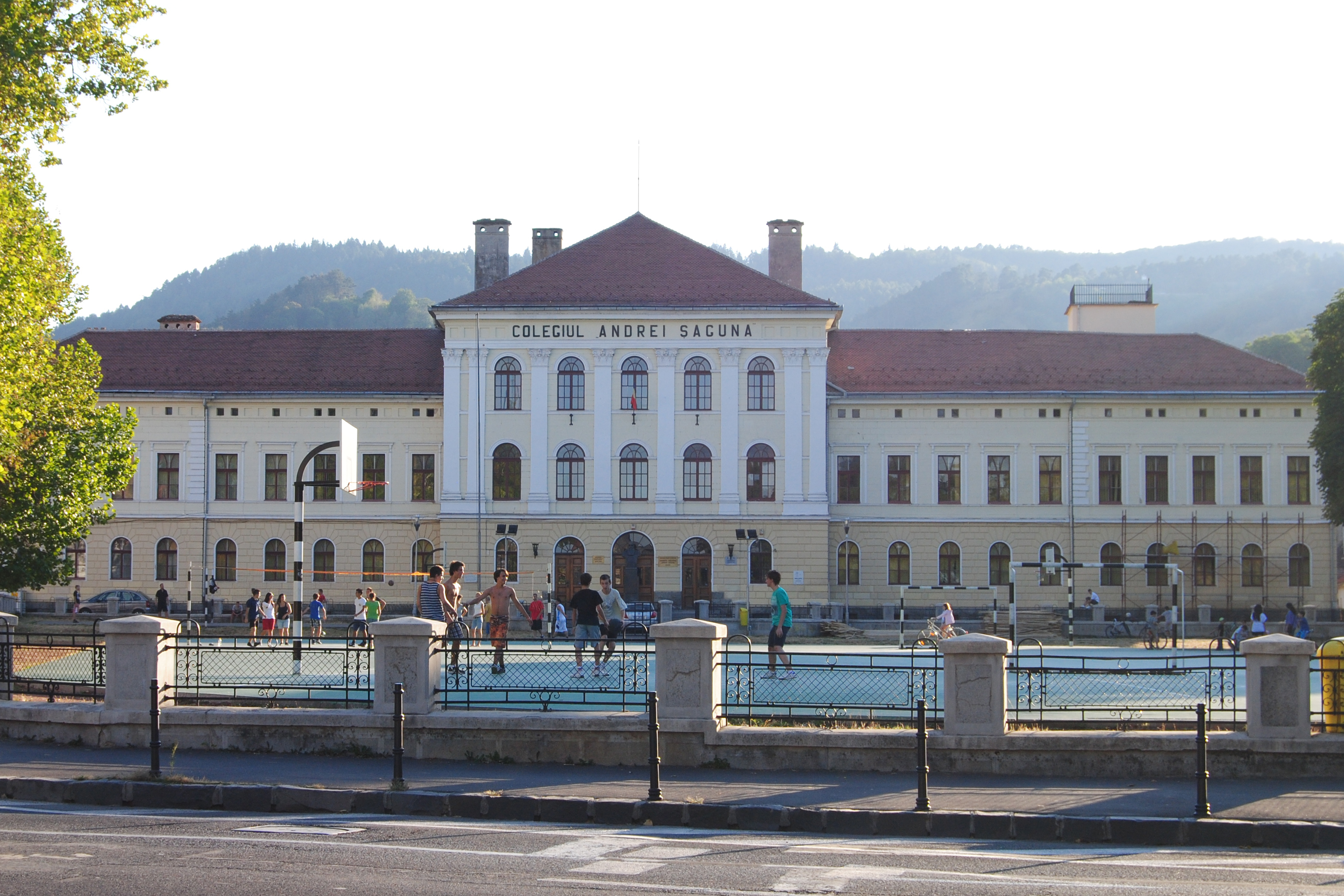 Colegiul Național „Andrei Șaguna” din Brașov - Wikipedia