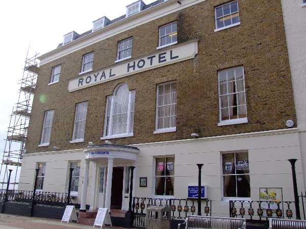 File:Royal Hotel - geograph.org.uk - 309953.jpg