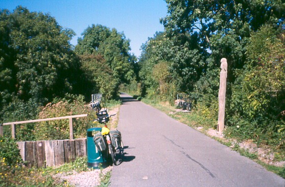 Saltford - junction of cycle routes - geograph.org.uk - 47265