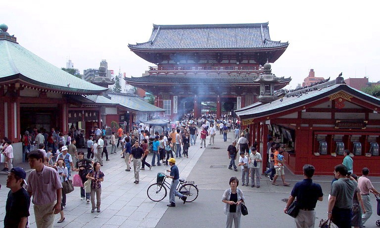 File:Sensoji temple grounds - Flickr - picdrops.jpg