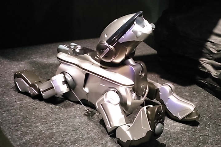 File:Sony AIBO ERS-220.jpg - Wikimedia Commons