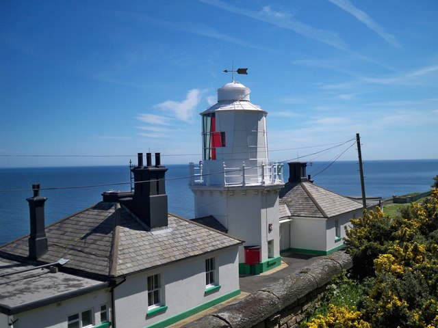 File:South Whitby Lighthouse - geograph.org.uk - 1318876.jpg