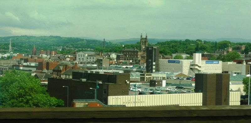 File:Stockport from railway line north of station - geograph.org.uk - 4025675.jpg