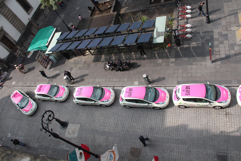 Taxi electrico with solar panels - Mexico City