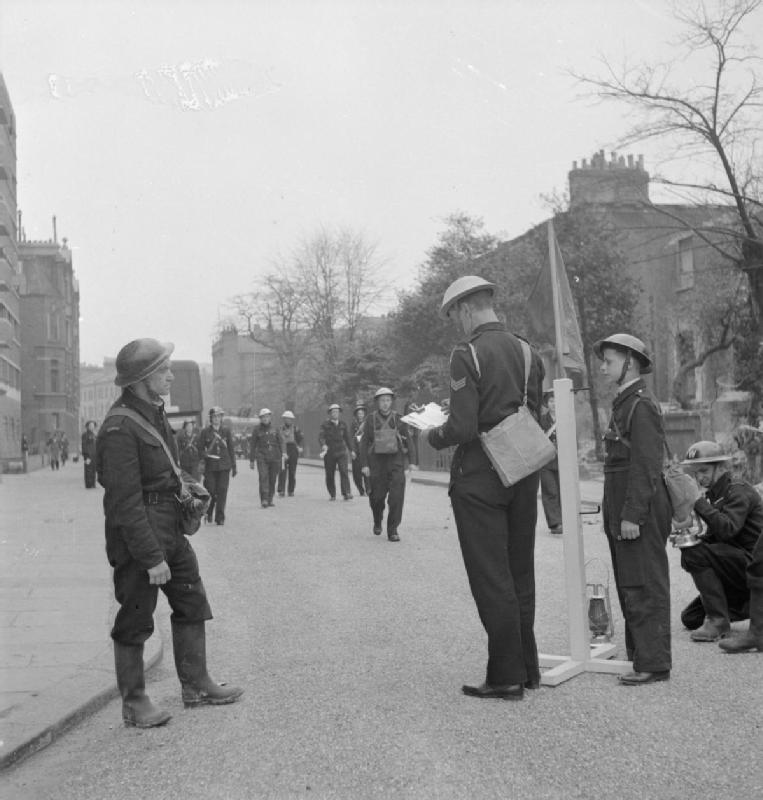 London 1942. Посещение Советской делегацией Лондона 1942 фото. 1950s DDR Civil Defense Helmet.