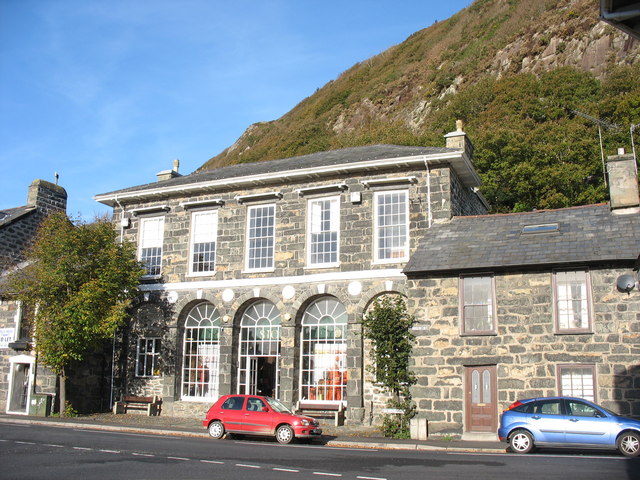 File:The Town Hall, Tremadog - geograph.org.uk - 272714.jpg