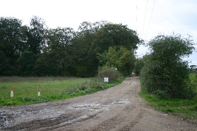 File:Track to Bay Farm - geograph.org.uk - 270967.jpg