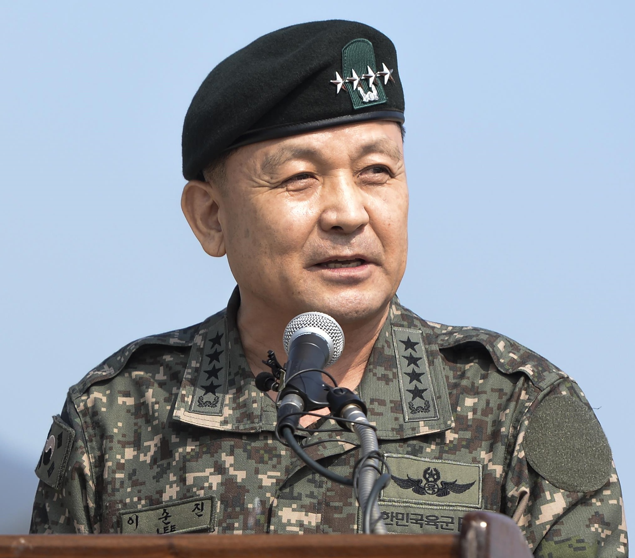 ファイル Usaf Photo F Er496 030 Republic Of Korea Army Gen Lee Sun Jin Chairman Of The Republic Of Korea Joint Chiefs Of Staff Jpg Wikipedia