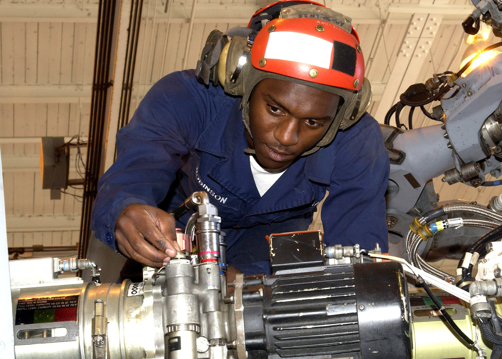 File:US Navy 060405-N-1126D-004 Airman Kennie Robinson performs routine maintenance on an SH-60 Seahawk helicopter hydraulic pump.jpg - Wikimedia Commons