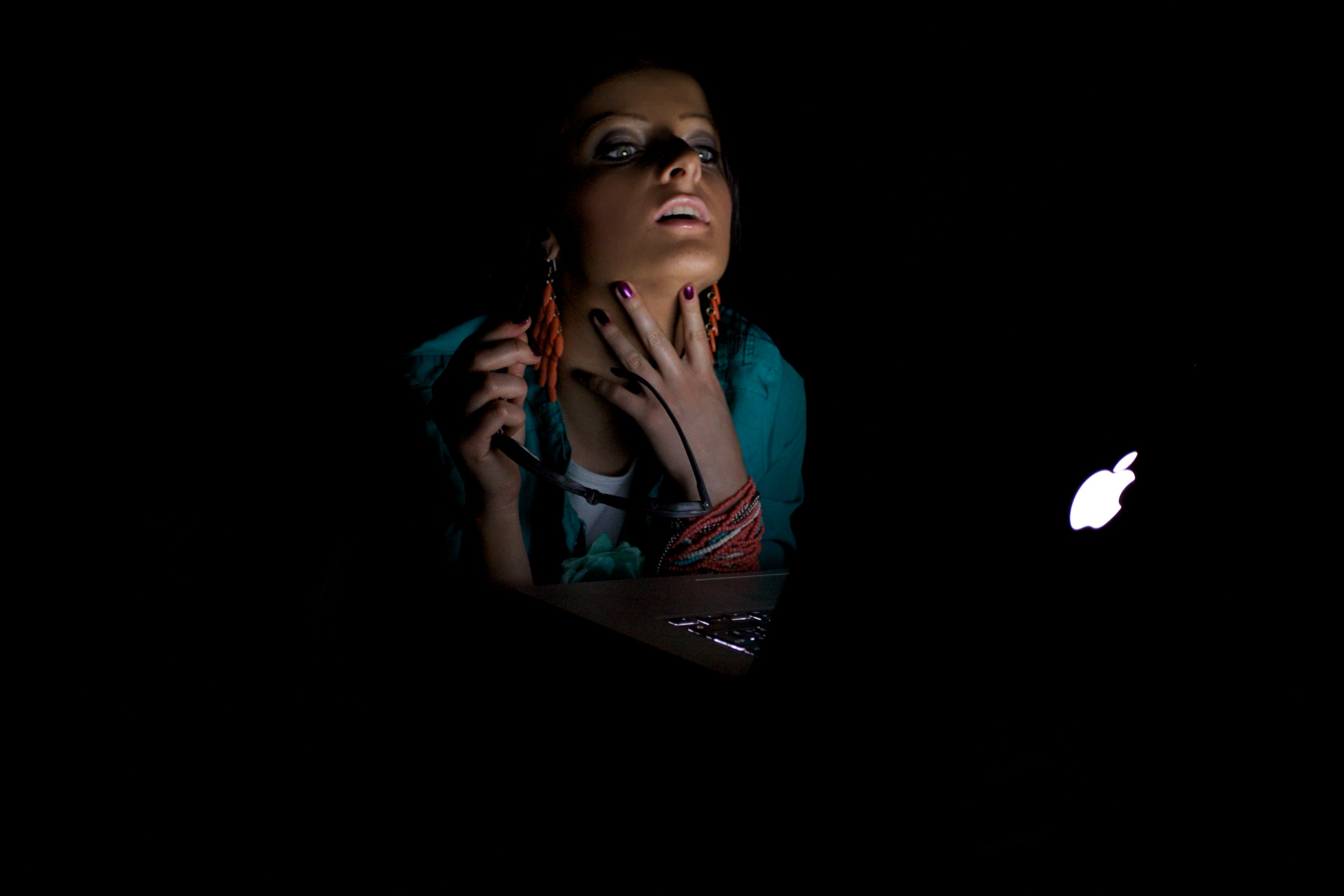 File Woman In A Dark Room Looking To A Mac Computer Jpg
