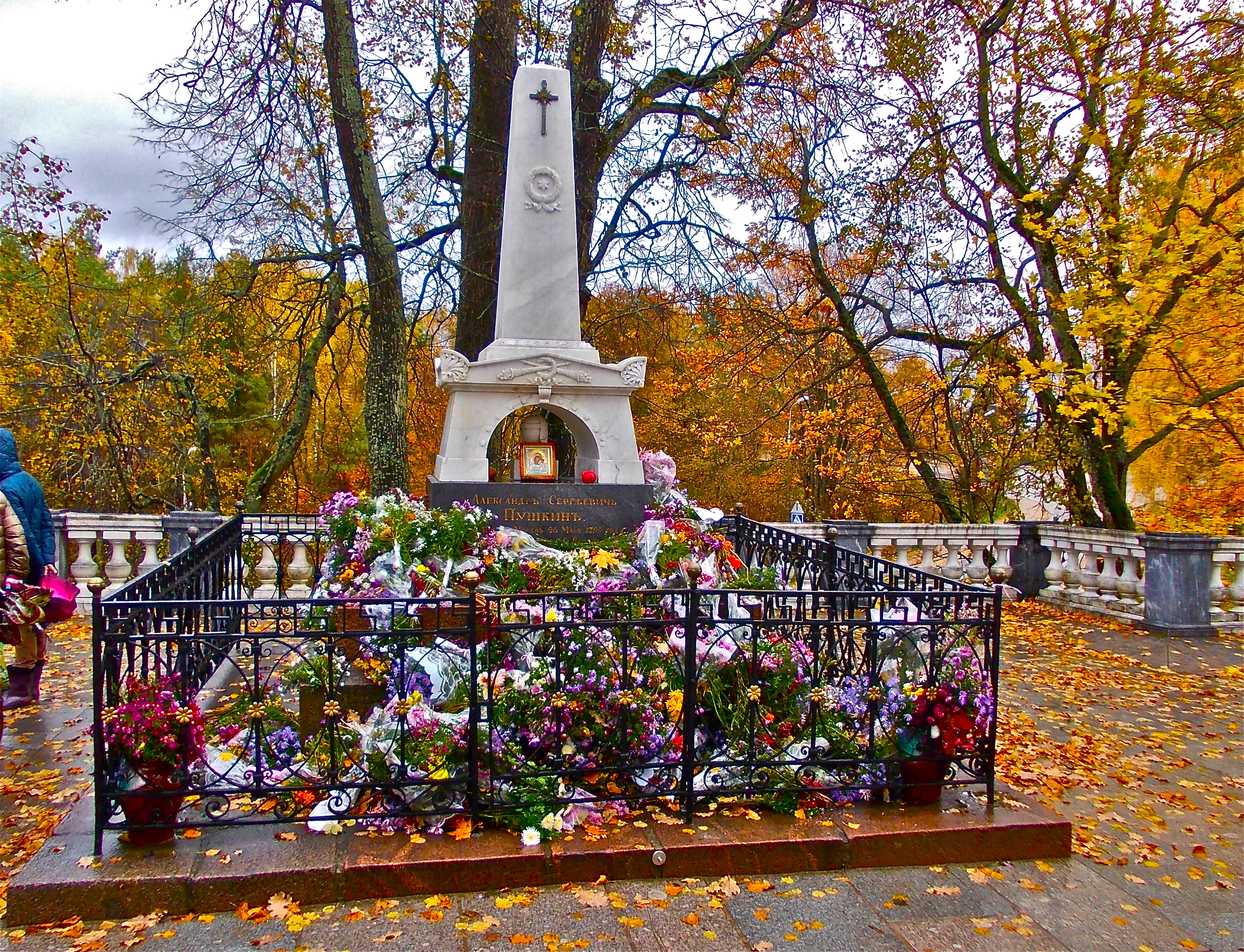 Пушкин похоронен в Святогорском монастыре