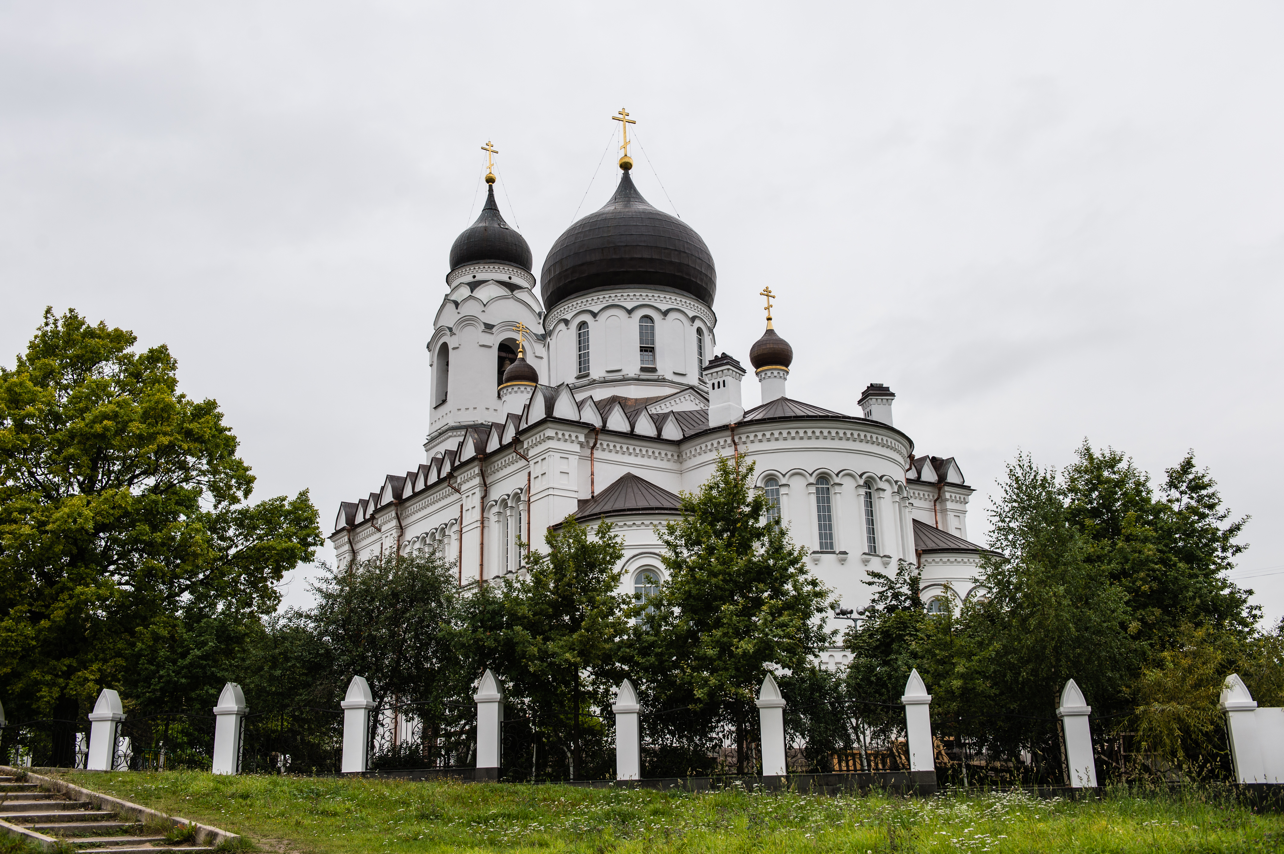 Храм архангела михаила в ломоносове. Собор Архангела Михаила. Ломоносов собор. Архангел Михаил икона в храме в Ломоносове. Икона храма Архангела Михаила в г.Ломоносов.