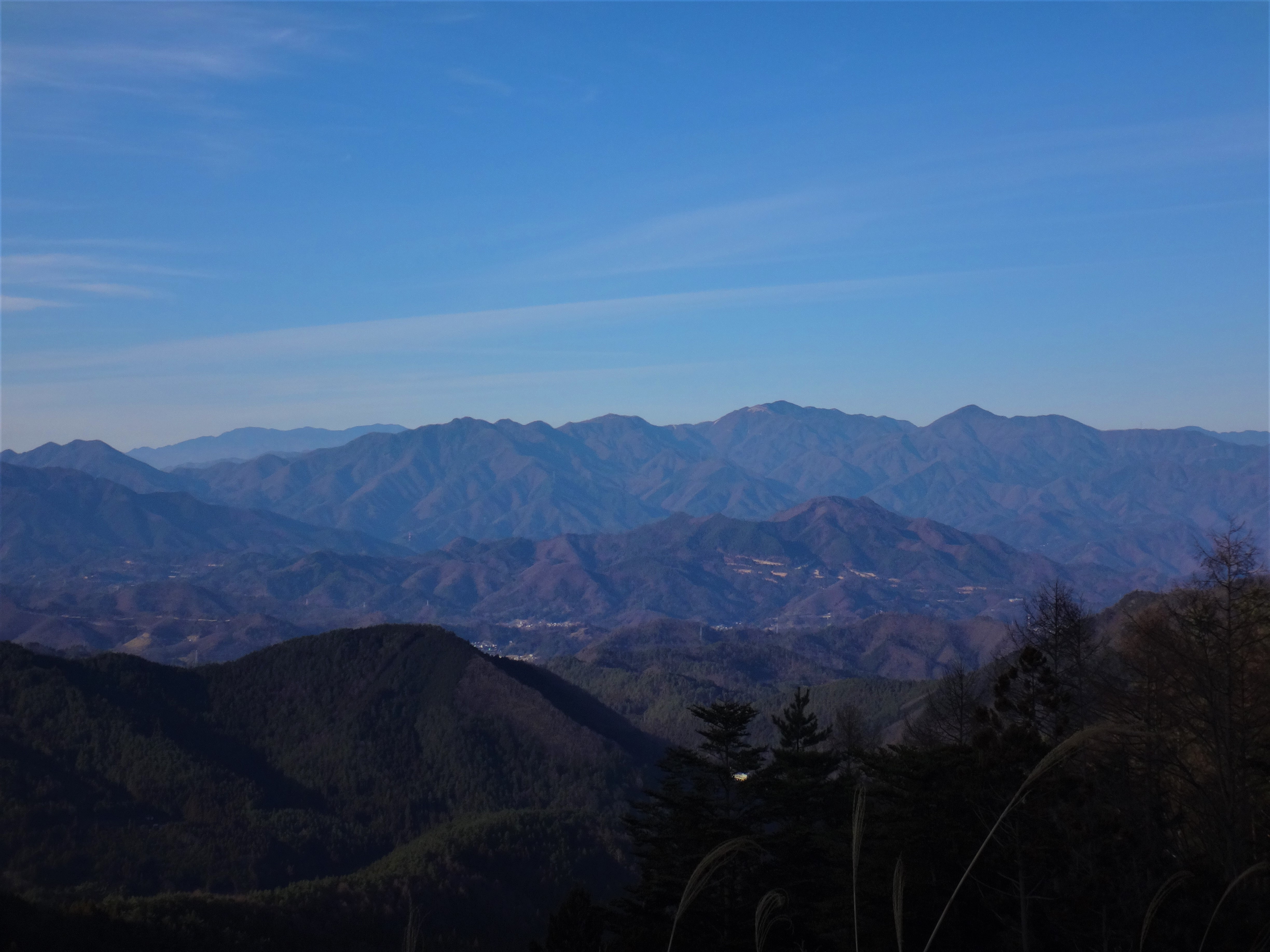File 北面の登山道から金峰山や雁ヶ腹摺山 Jpg Wikimedia Commons