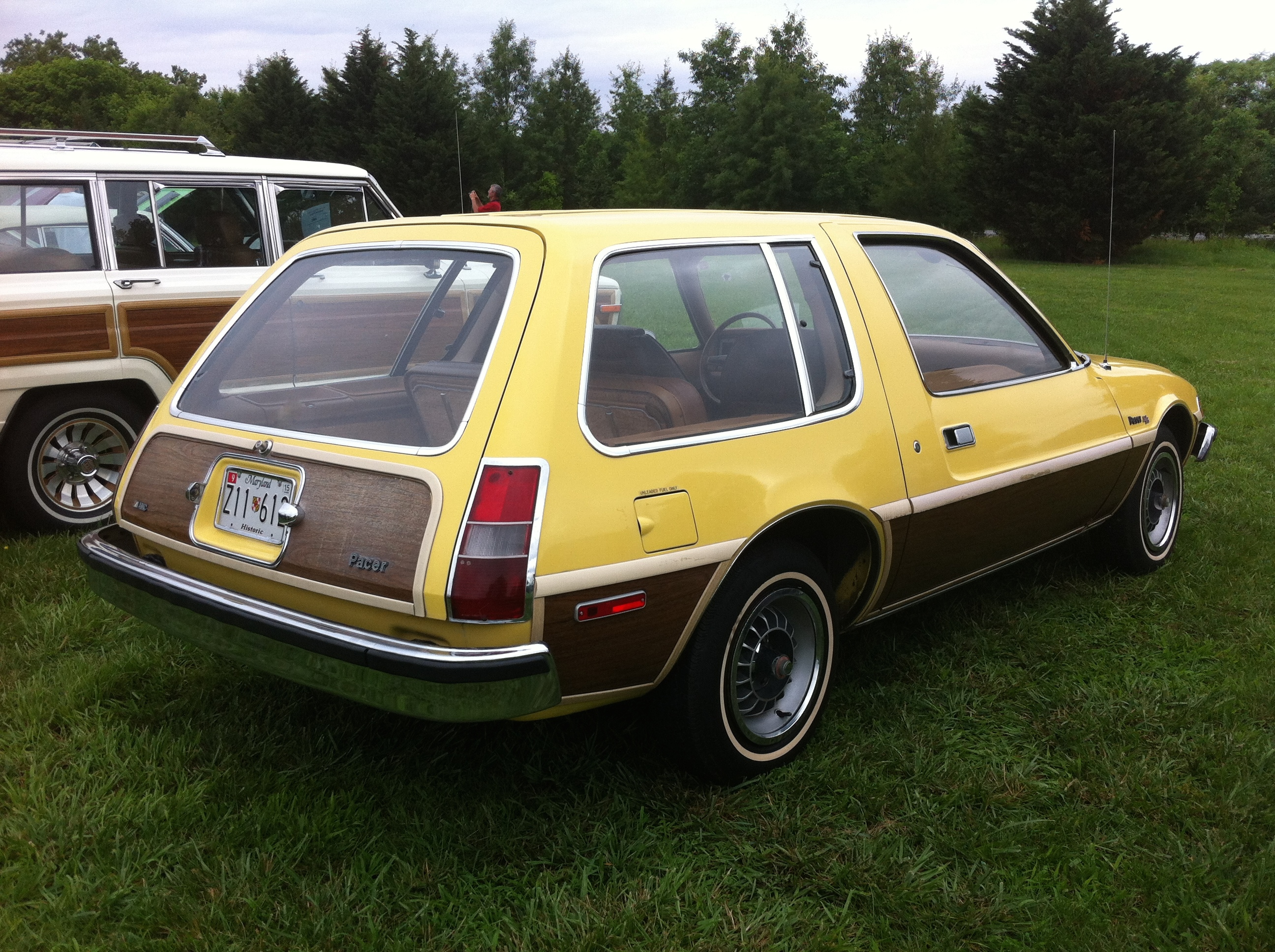 1977_AMC_Pacer_DL_station_wagon_yellow-c_Mason-Dixon_Dragway_2014.jpg