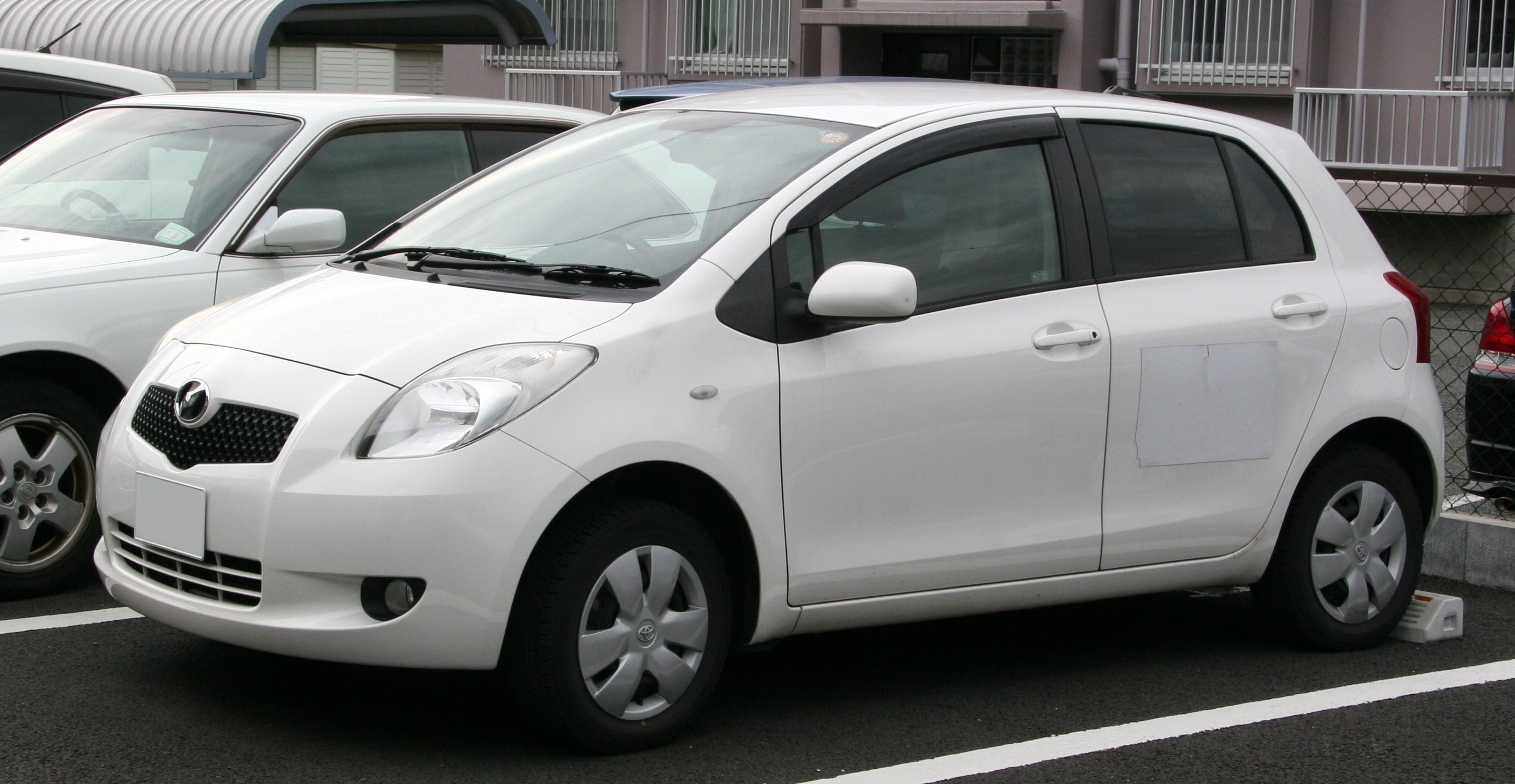 File 05 07 Toyota Vitz Jpg Wikimedia Commons