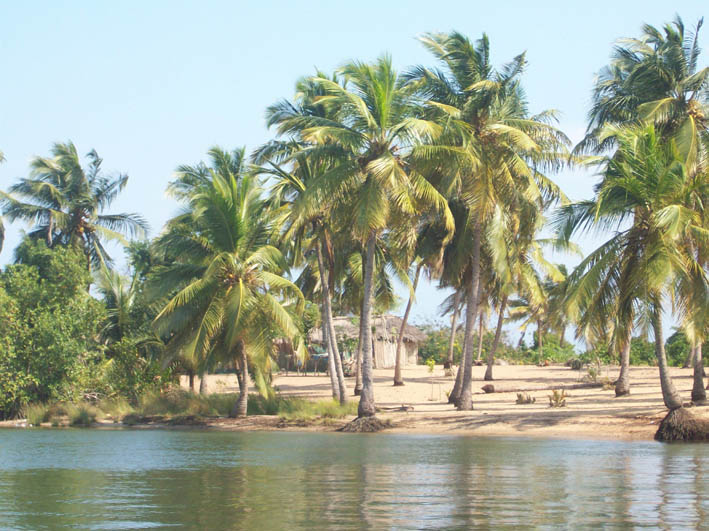 File:Beach in Ada Foah.jpg