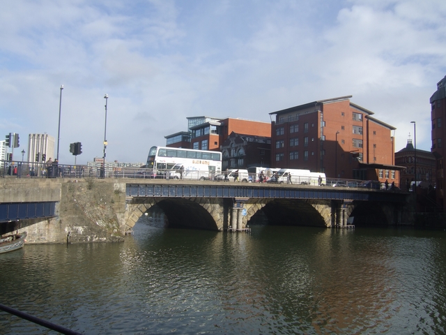 File:Bristol Bridge - geograph.org.uk - 1146793.jpg