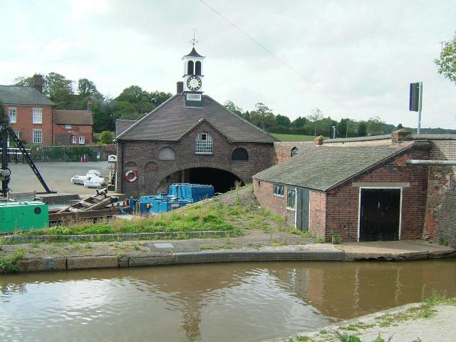 File:British Waterways Yard - geograph.org.uk - 3500.jpg