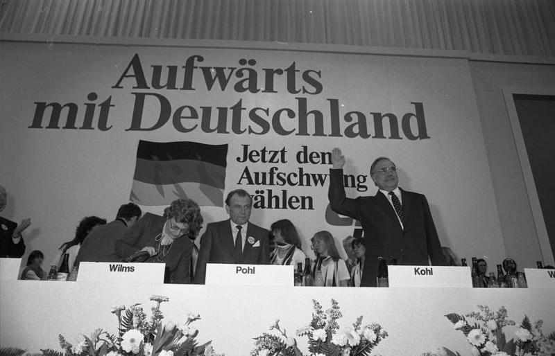 File:Bundesarchiv B 145 Bild-F065094-0022, Köln, CDU-Bundestagswahlkampf, Kohl.jpg
