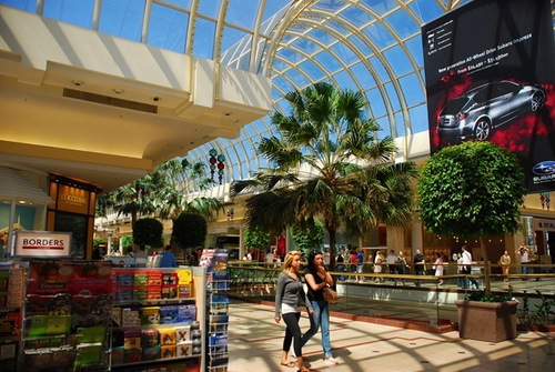 File:Chadstone melbourne www.paulmartinsmith.com - Wikimedia Commons